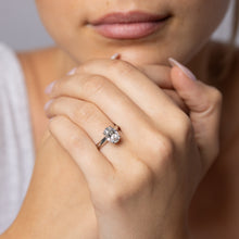 Load image into Gallery viewer, Luminesce Lab Grown 2 Carats Diamond Oval Solitaire Ring in Platinum